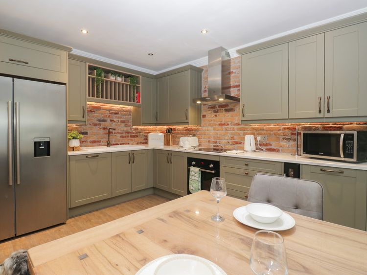 Chestnuts Cottage, listing photograph 12