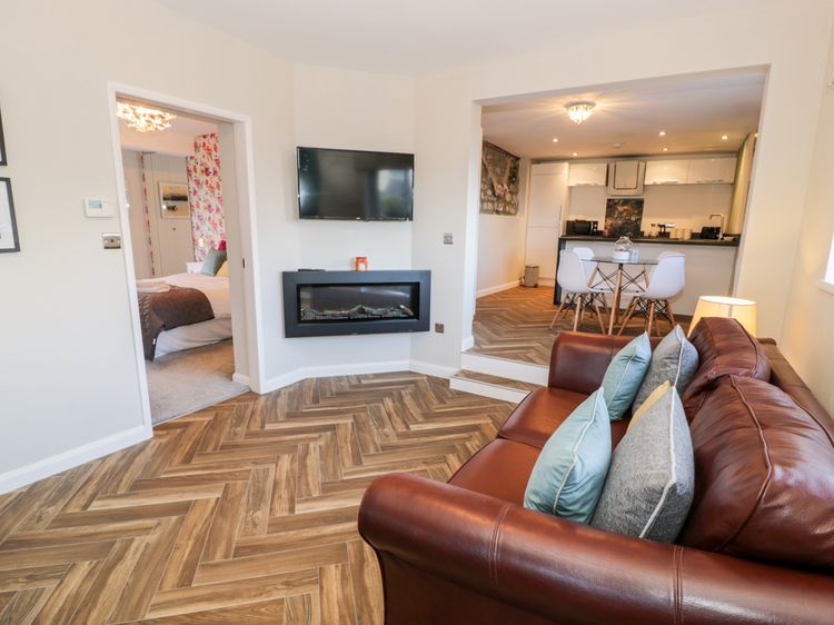 The Chalet, listing photograph 4