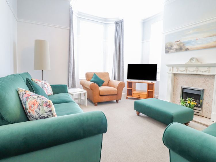 24 Cadnant Park, listing photograph 4