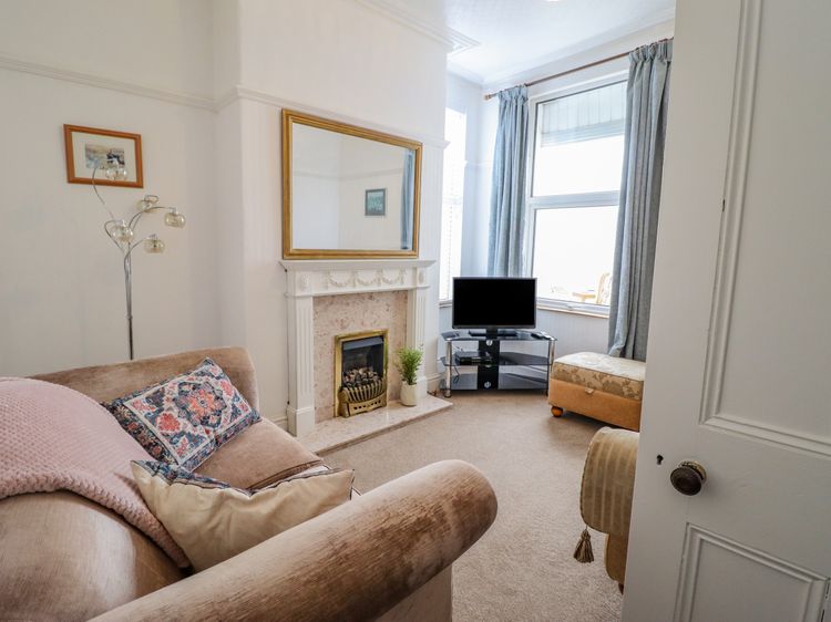 24 Cadnant Park, listing photograph 8