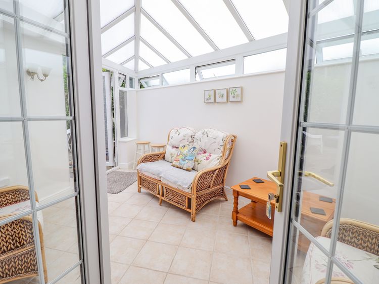 24 Cadnant Park, listing photograph 9