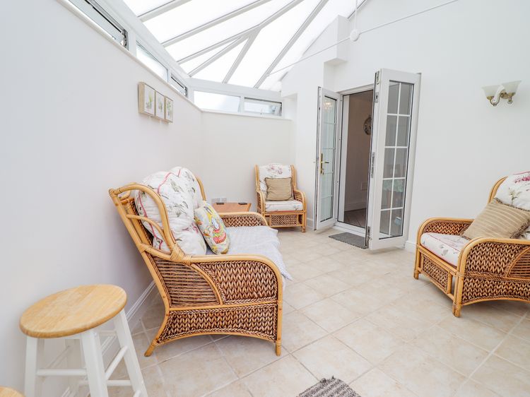 24 Cadnant Park, listing photograph 10