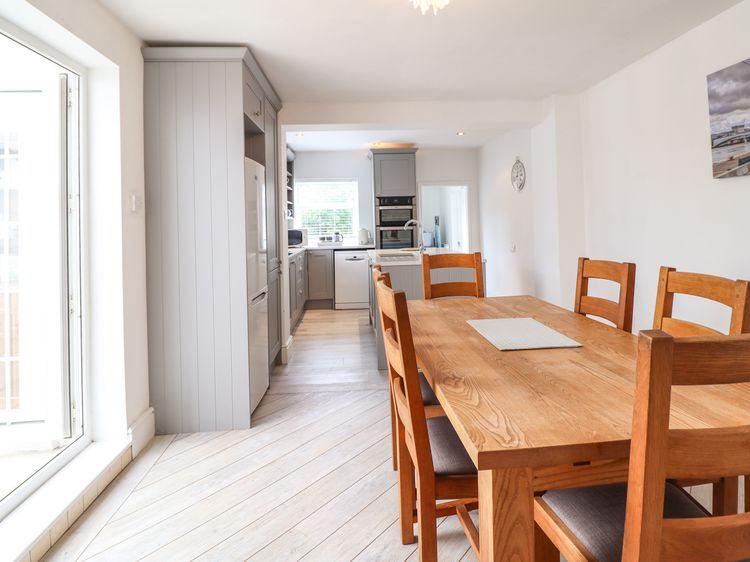 24 Cadnant Park, listing photograph 11