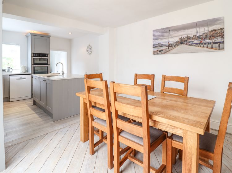 24 Cadnant Park, listing photograph 12