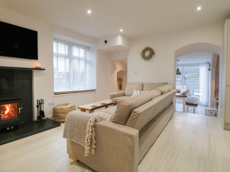 Dixon Court, listing photograph 12