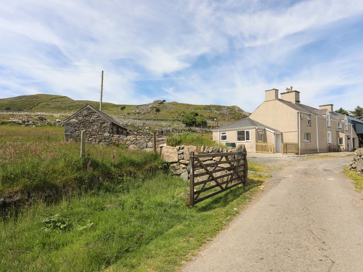 Cwm Ceiliog Annex, listing photograph 3