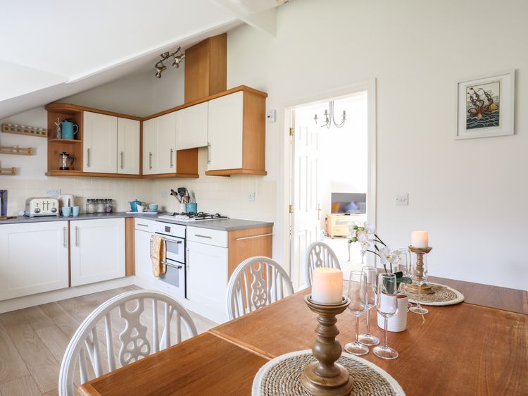 Menai View, listing photograph 11