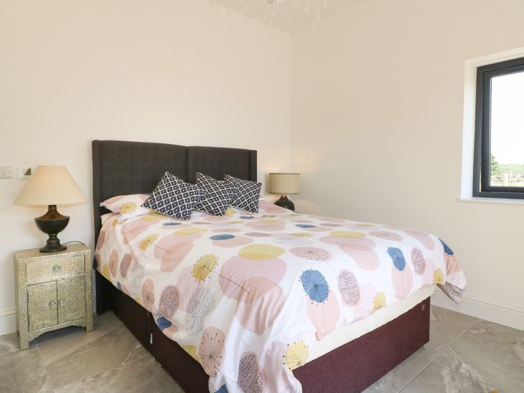 The Cottage, listing photograph 8