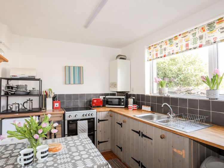 9 Ty Du Road, listing photograph 3