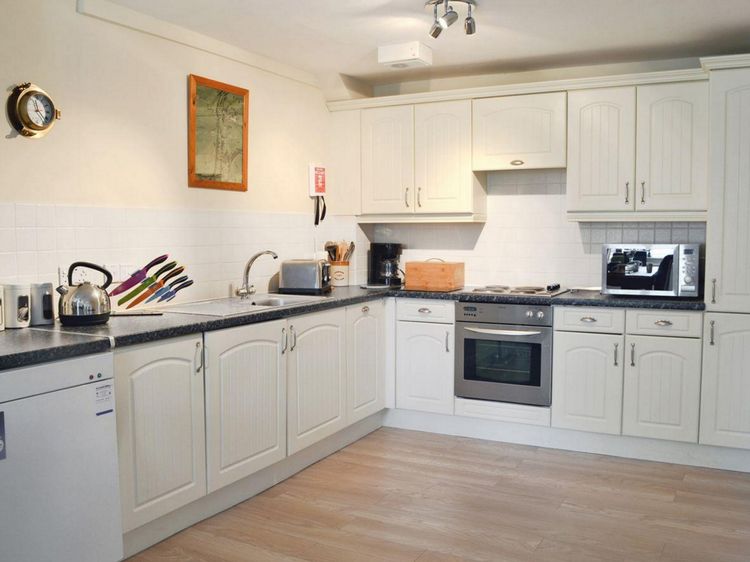 6 Riverdale, listing photograph 5