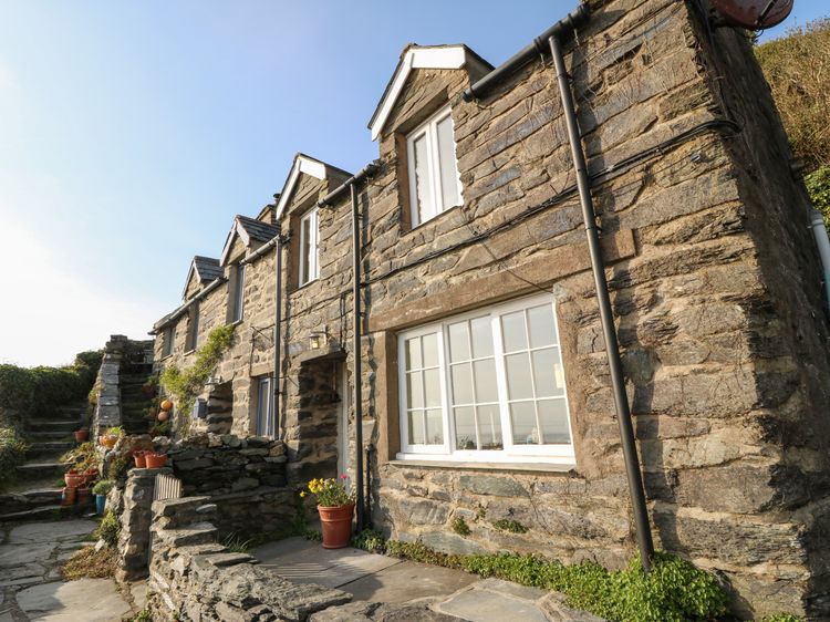 2 Bwth Mawr, listing photograph 2