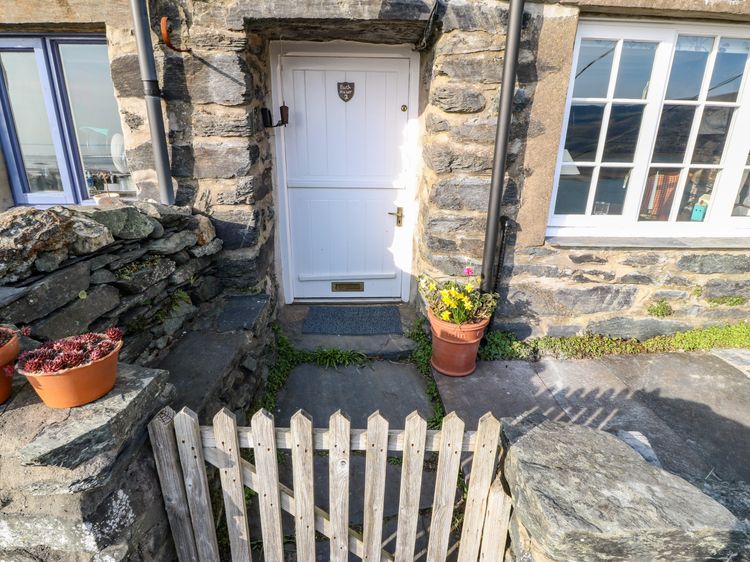 2 Bwth Mawr, listing photograph 4