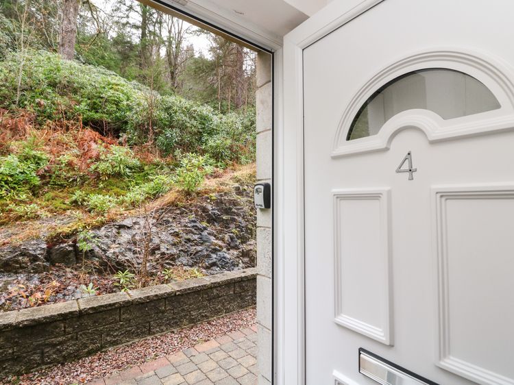 4 River Court, listing photograph 2