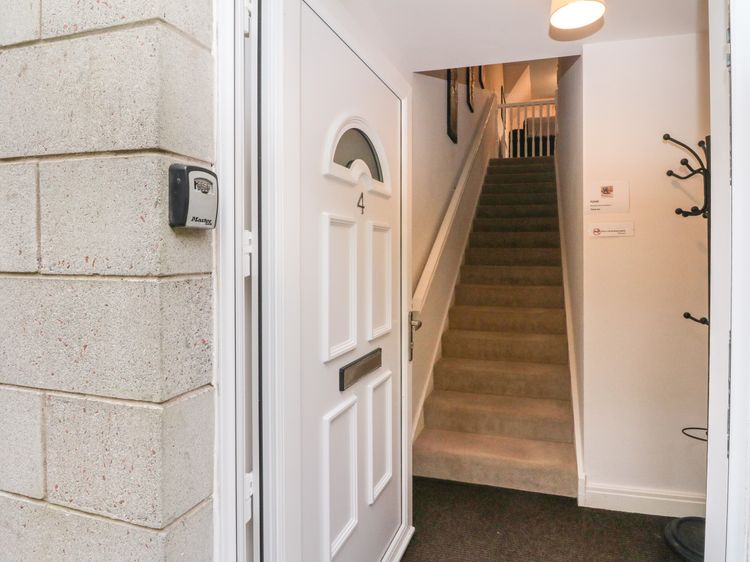 4 River Court, listing photograph 3
