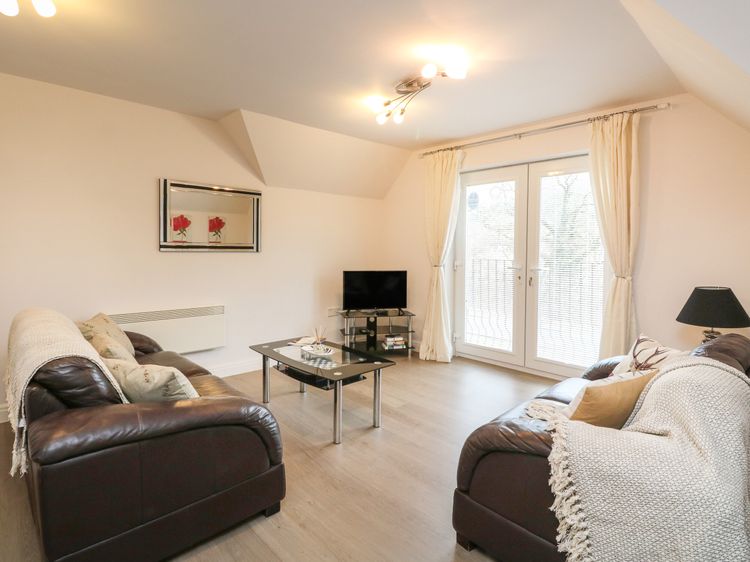 4 River Court, listing photograph 4