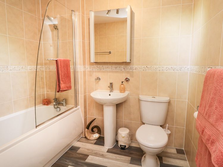 4 River Court, listing photograph 12
