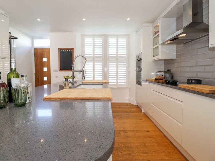 2 Alexandra Road, listing photograph 9