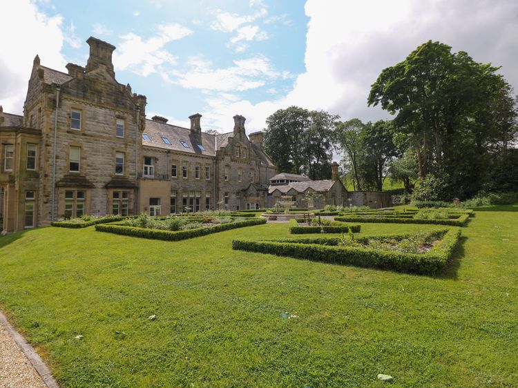 The Violet Suite Stone Cross Mansion
