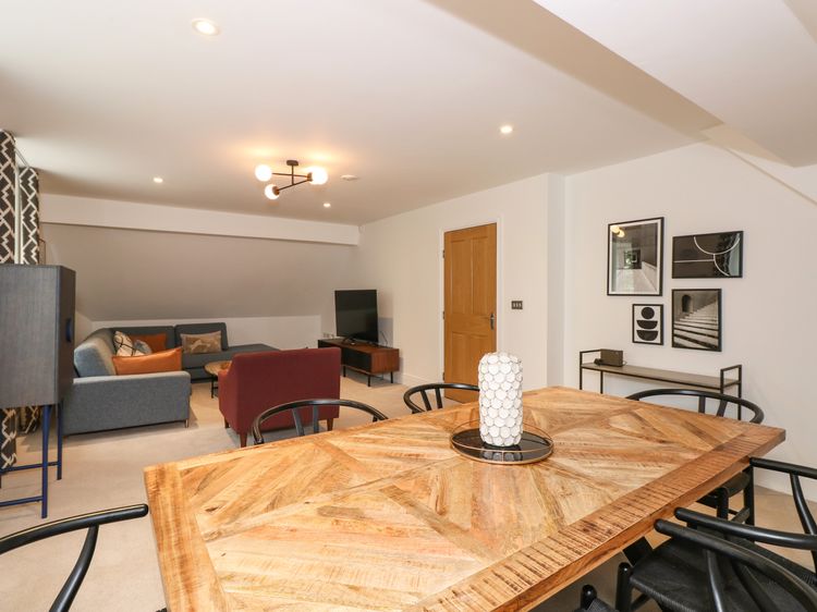 The Arthur Suite Stone Cross Mansion, listing photograph 12