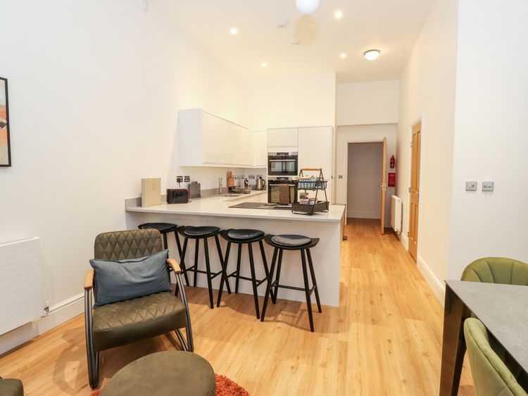 William Tower Suite Stone Cross Mansion, listing photograph 9