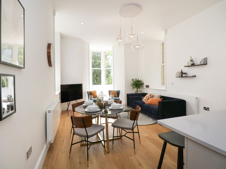The Florence Suite Stone Cross Mansion, listing photograph 8