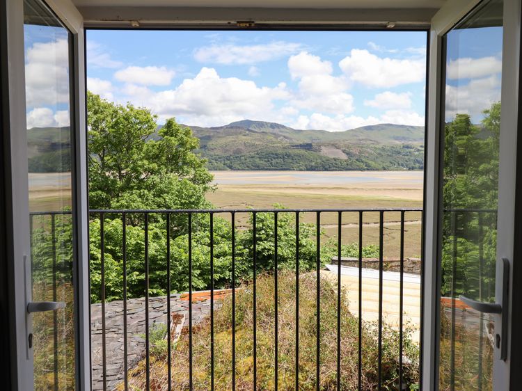 Bodowen Coach House, listing photograph 4