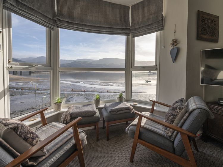 Harbour View - Flat 2 - Tudor House, listing photograph 3