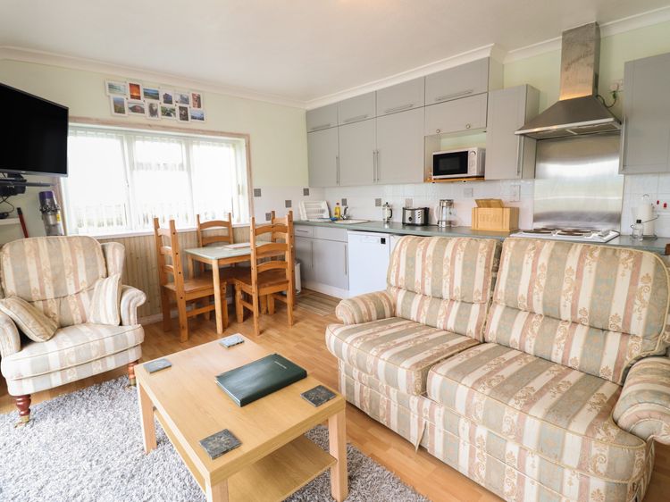 Morlyn Guest House Apartment, listing photograph 5