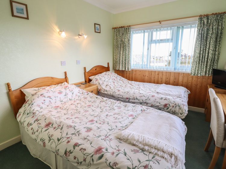Morlyn Guest House Apartment, listing photograph 9
