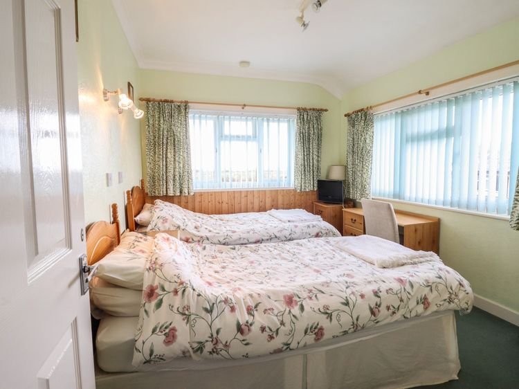 Morlyn Guest House Apartment, listing photograph 10