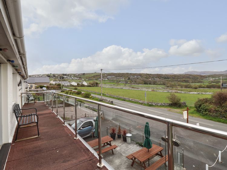 Morlyn Guest House Apartment, listing photograph 12
