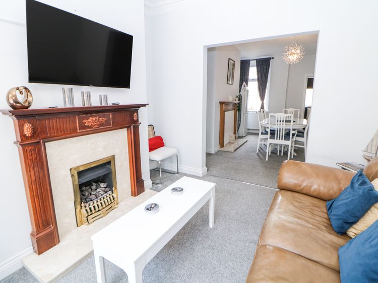 15 South Avenue Mews, listing photograph 4