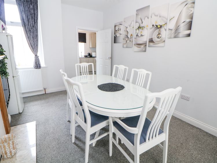 15 South Avenue Mews, listing photograph 5