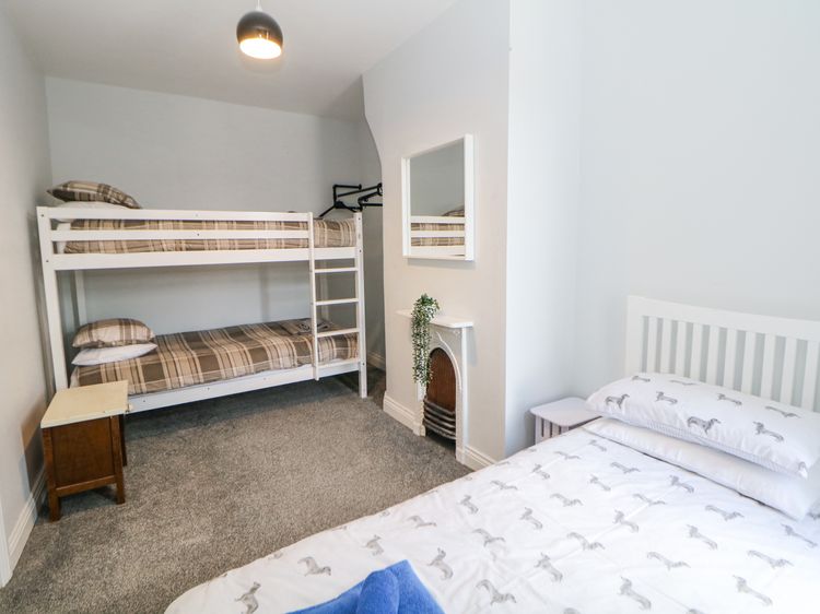 15 South Avenue Mews, listing photograph 11