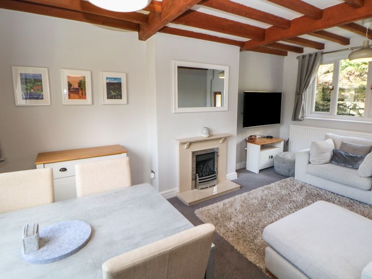 Wayland House, listing photograph 5