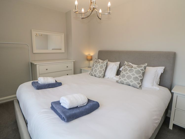 Wayland House, listing photograph 10