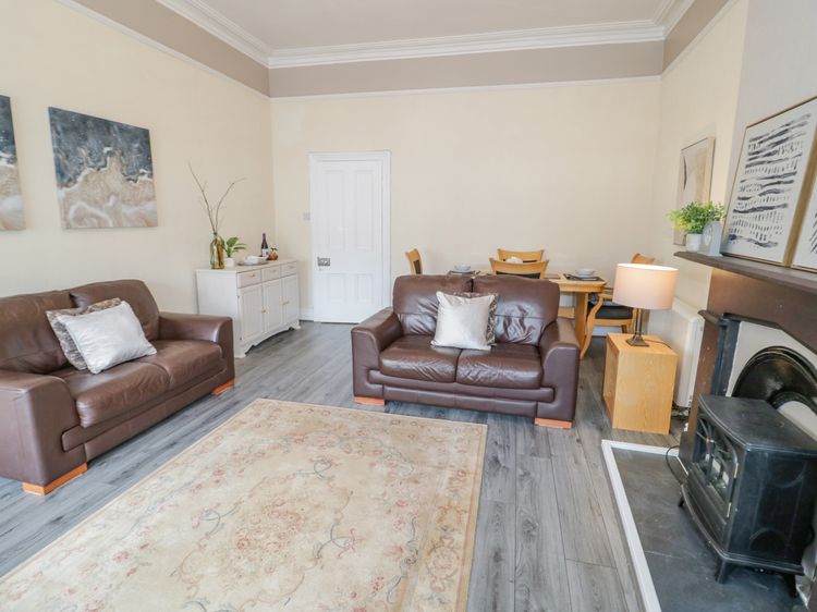 Gerrard House Apartment, listing photograph 4