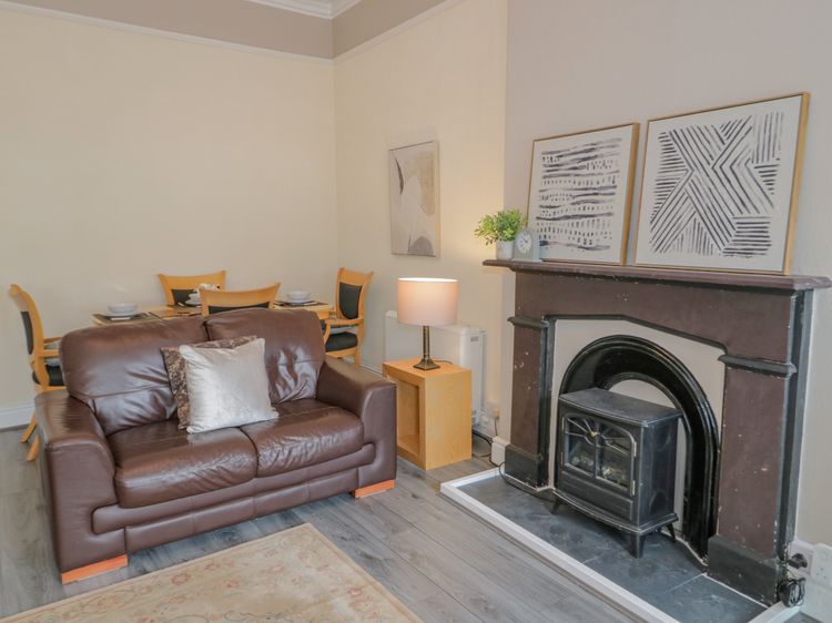 Gerrard House Apartment, listing photograph 6