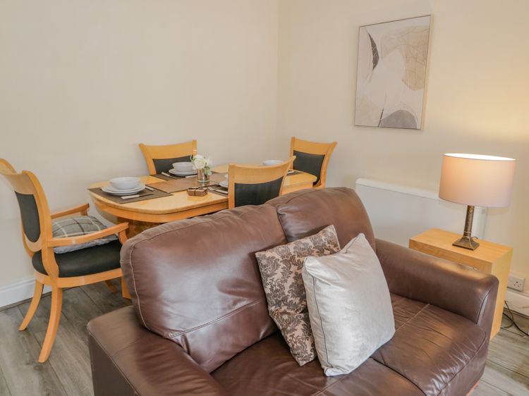 Gerrard House Apartment, listing photograph 7