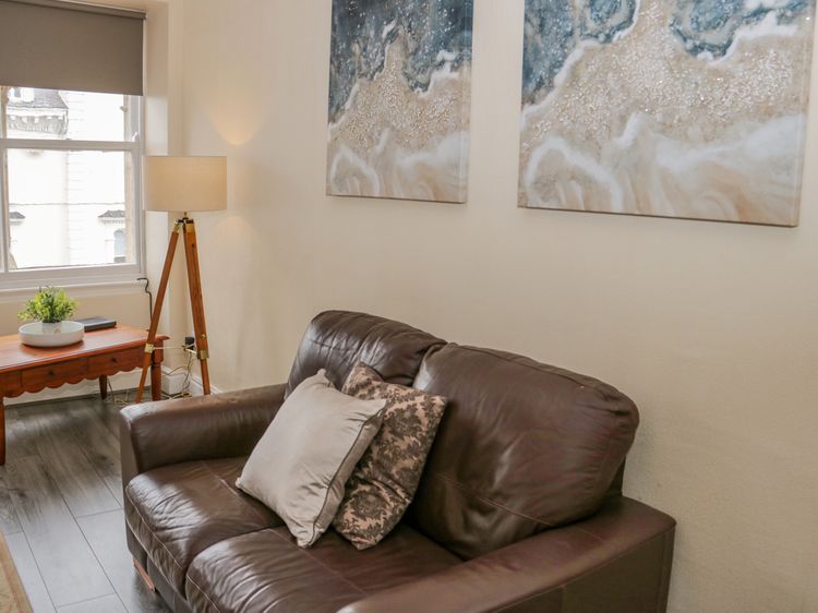 Gerrard House Apartment, listing photograph 8
