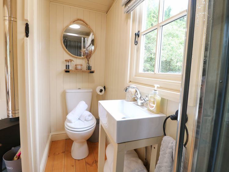 High Grounds Shepherd's Hut, listing photograph 9