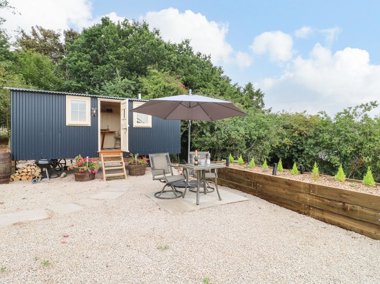 High Grounds Shepherd's Hut, listing photograph 2