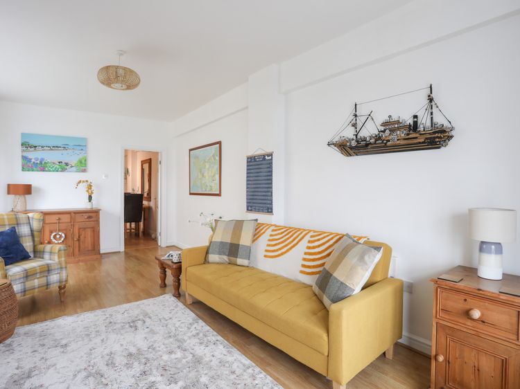 2 The Coach House, listing photograph 4