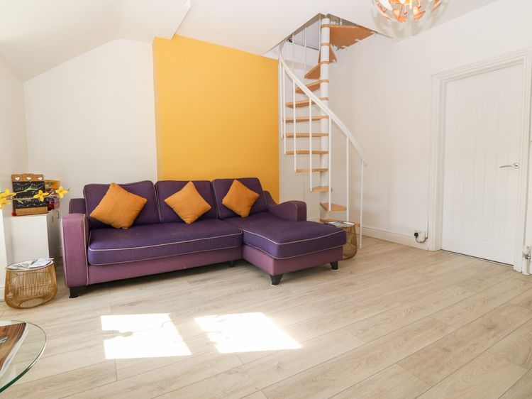Apartment 2 - Llandudno Central, listing photograph 3