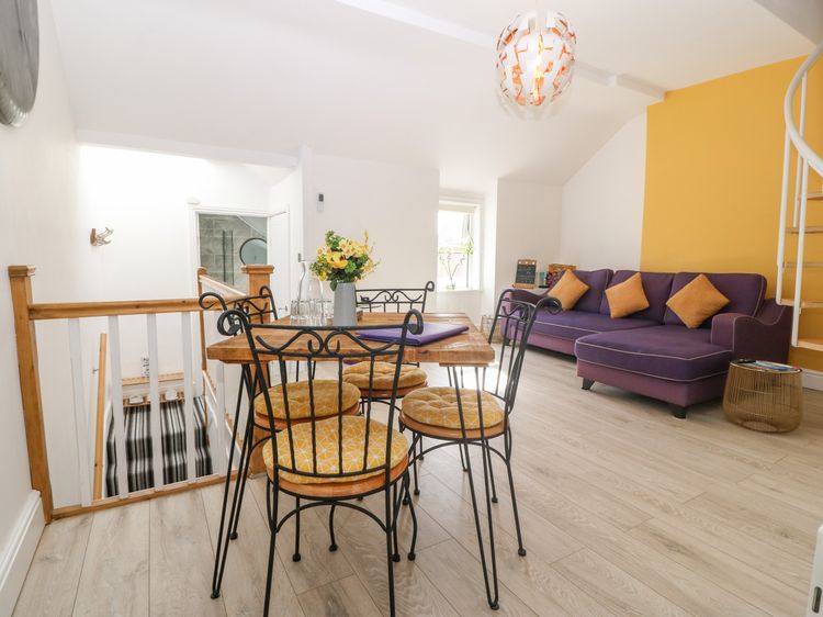 Apartment 2 - Llandudno Central, listing photograph 2