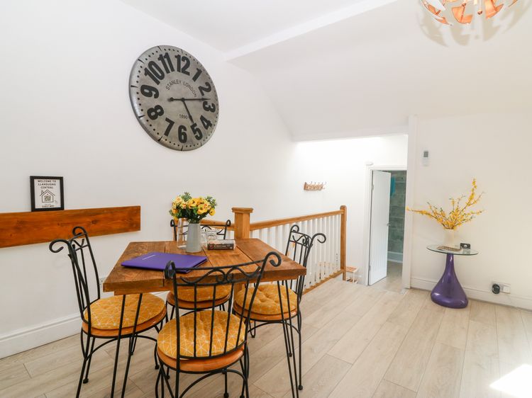 Apartment 2 - Llandudno Central, listing photograph 7