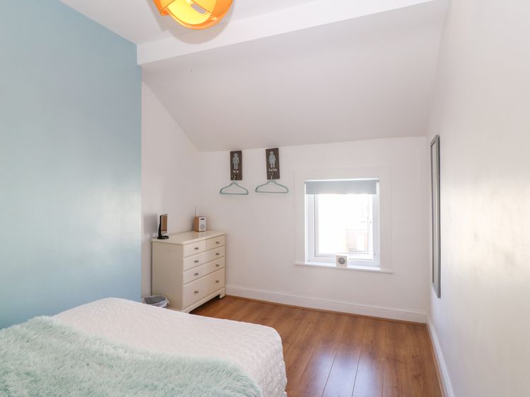 Apartment 2 - Llandudno Central, listing photograph 12