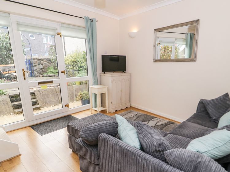 Mews Cottage, listing photograph 3
