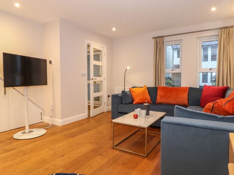 Merry Bank, listing photograph 5