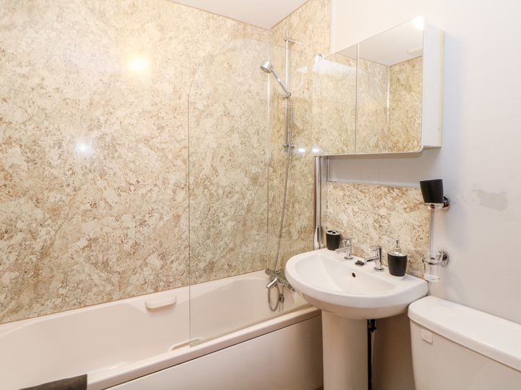The Tom Wragg Suite, listing photograph 11